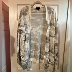 Express Cream and Gray Sweater Camo Size Medium